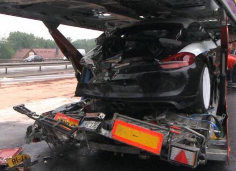 porsche-cayman-gt4-truck-accident (5)