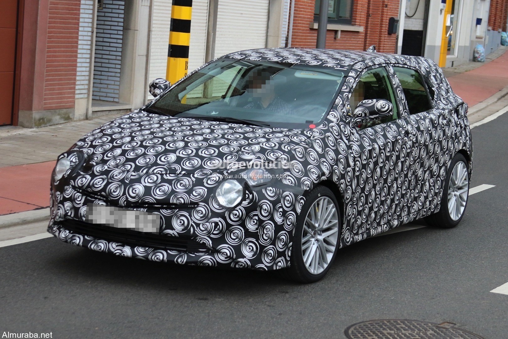 toyota-auris-spyshots_1