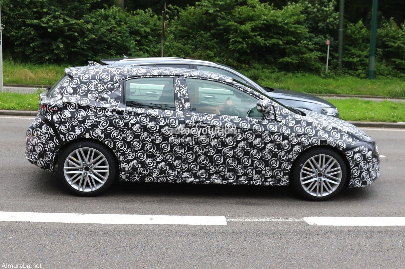 toyota-auris-spyshots_3