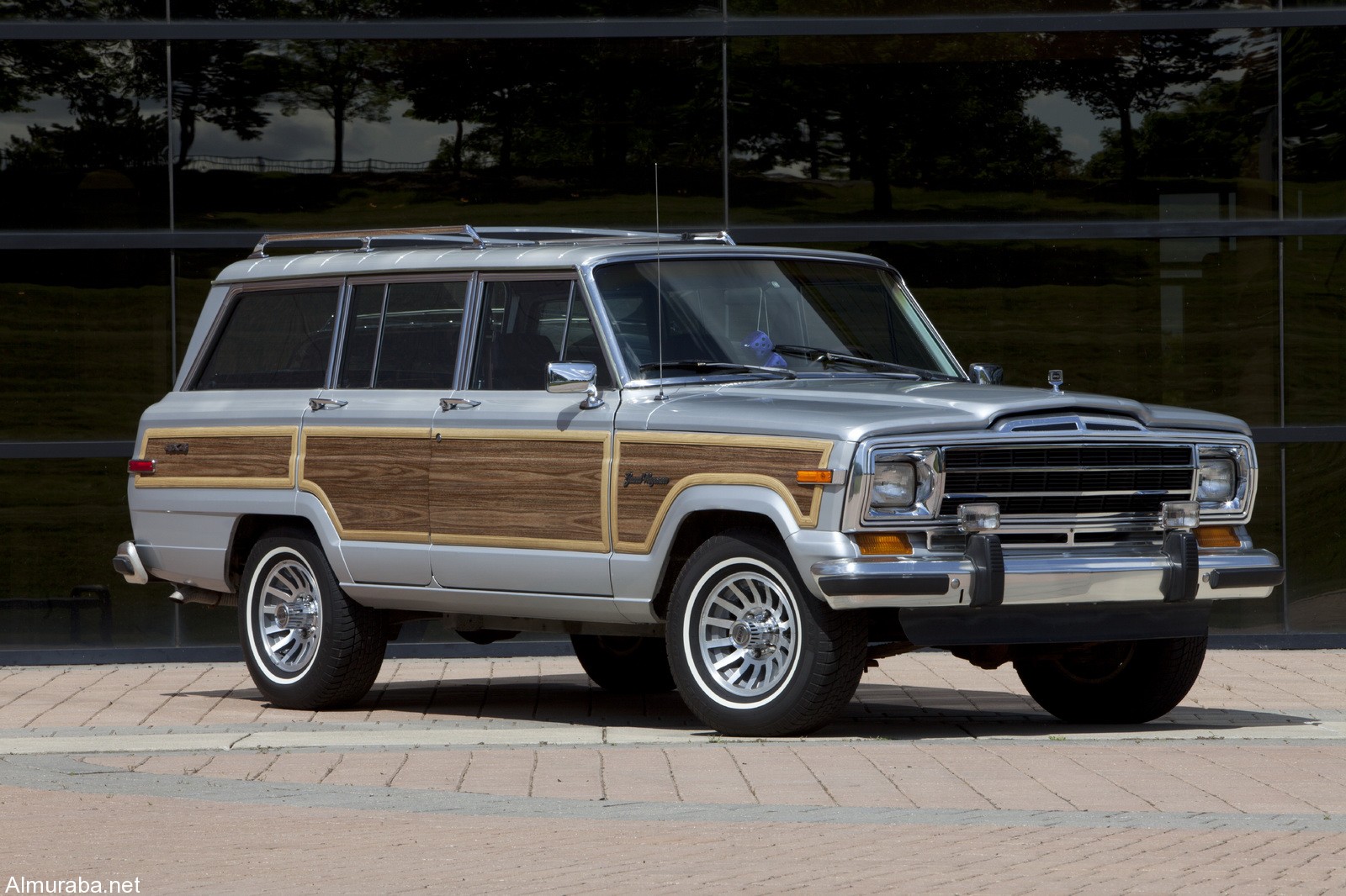 1989-Jeep-Grand-Wagoneer-1