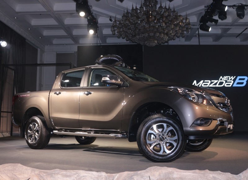 2016-Mazda-BT-50-PRO-Thailand-launch-side