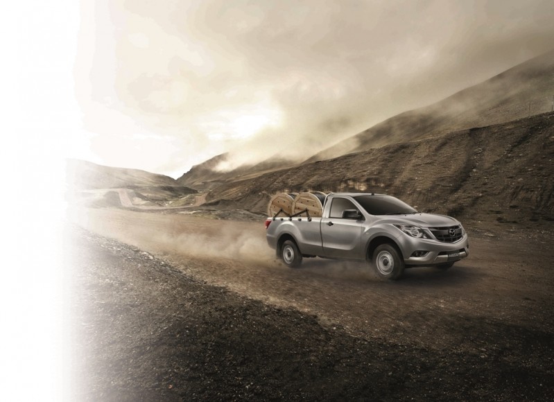 2016-Mazda-BT-50-PRO-front-three-quarter-cargo-official