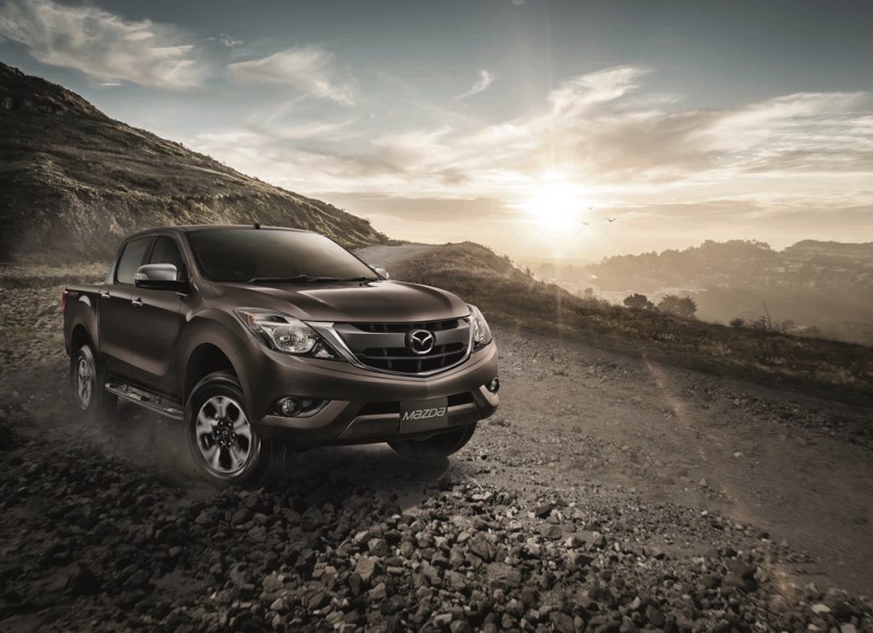 2016-Mazda-BT-50-PRO-front-three-quarter-on-road-official