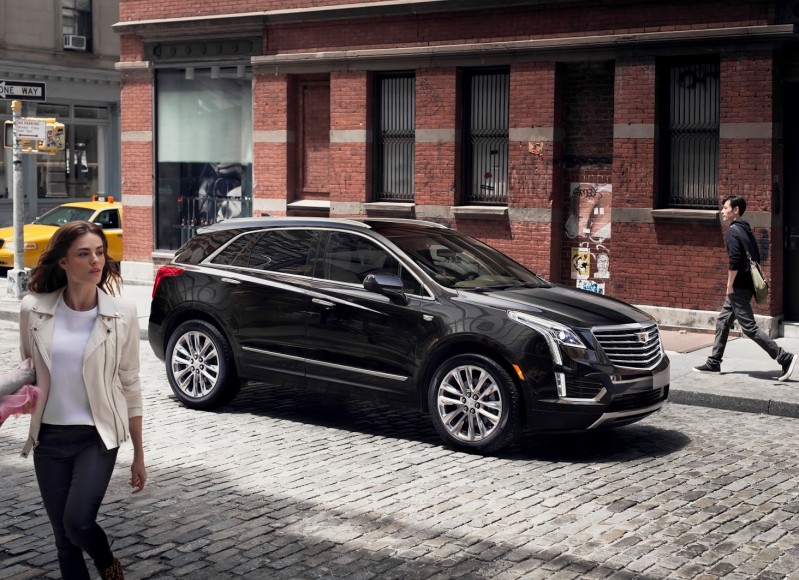 2017-Cadillac-XT5-17