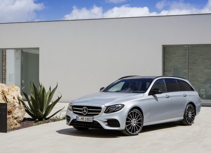 E-Klasse T-Modell; E-Class Estate; Studio; 2016  Exterieur: AMG Line; diamantsilber;  Exterior: AMG line; diamond silver;