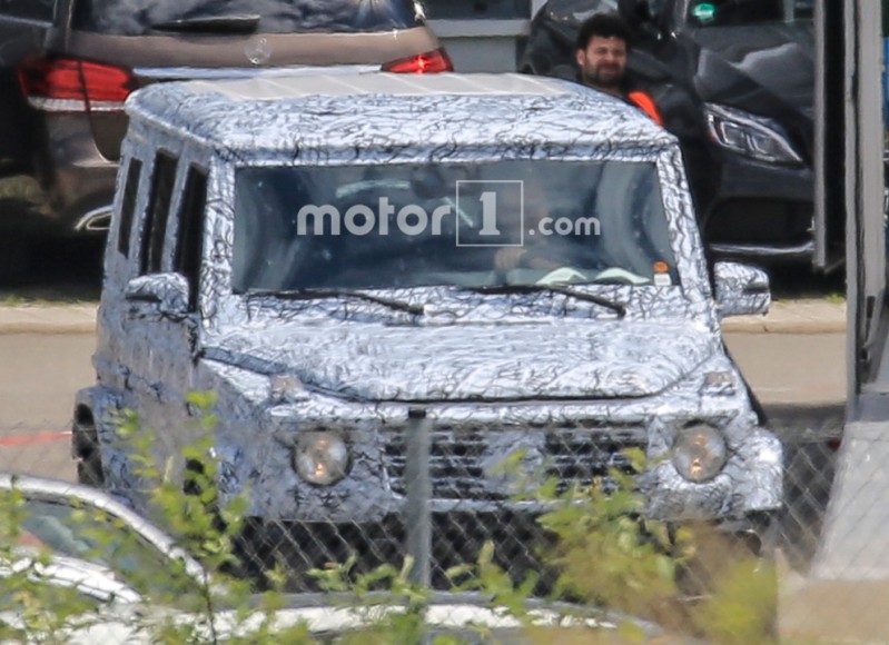 2017-mercedes-benz-g-class-spy-photo (7)