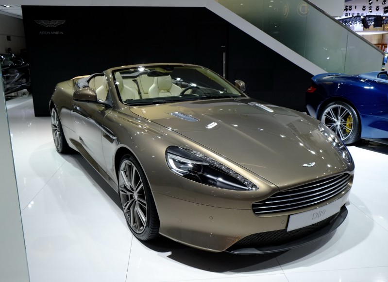 Aston-Martin-DB9-5