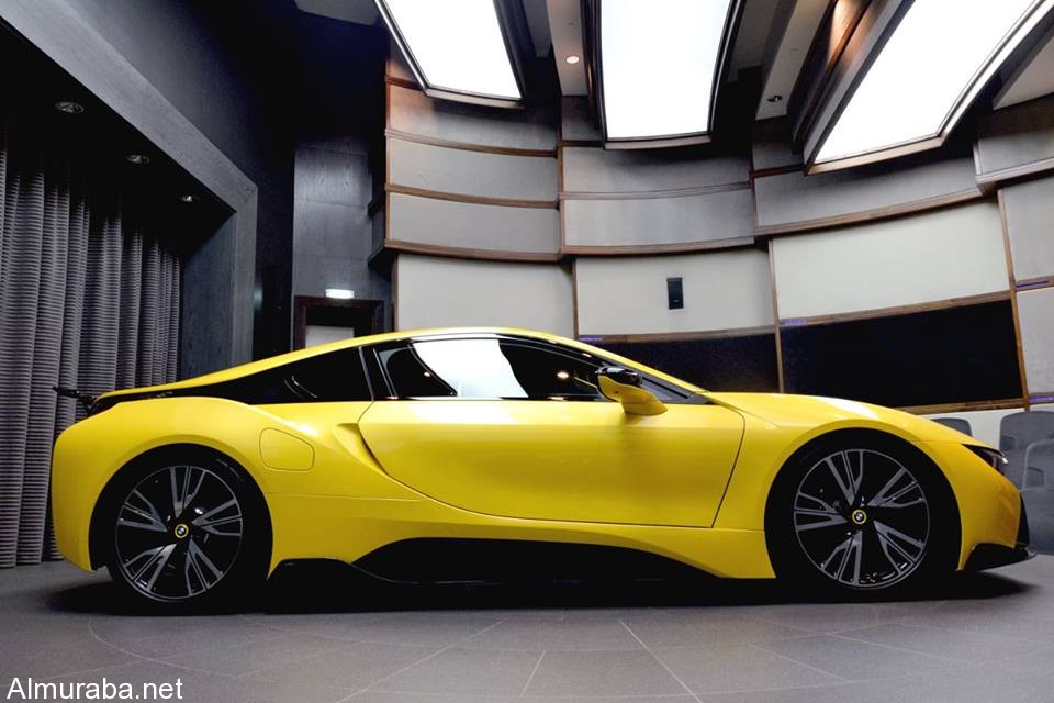 Yellow BMW i812