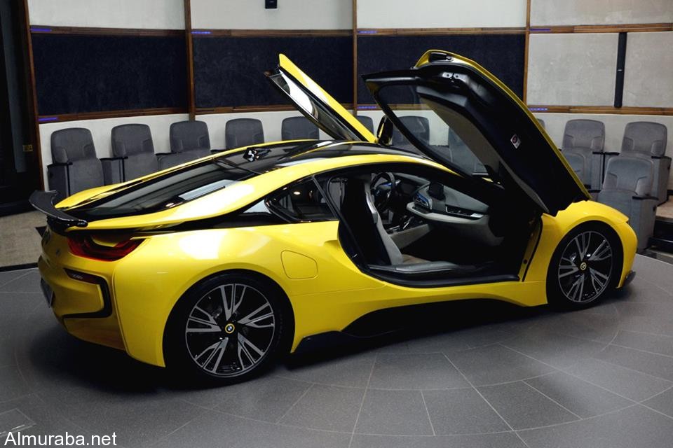 Yellow BMW i819