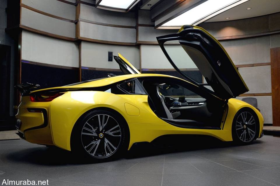 Yellow BMW i820