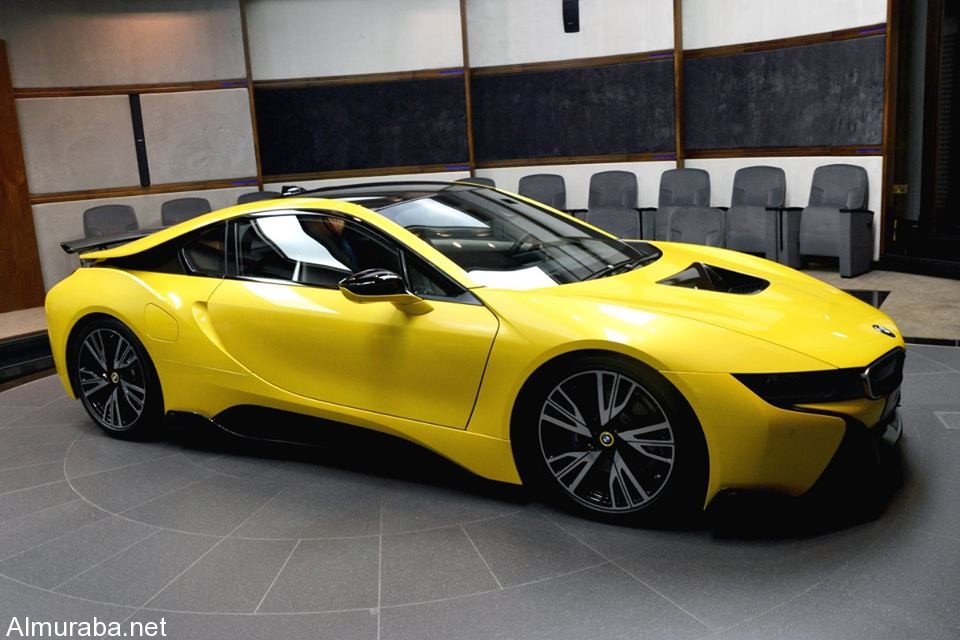 Yellow BMW i833