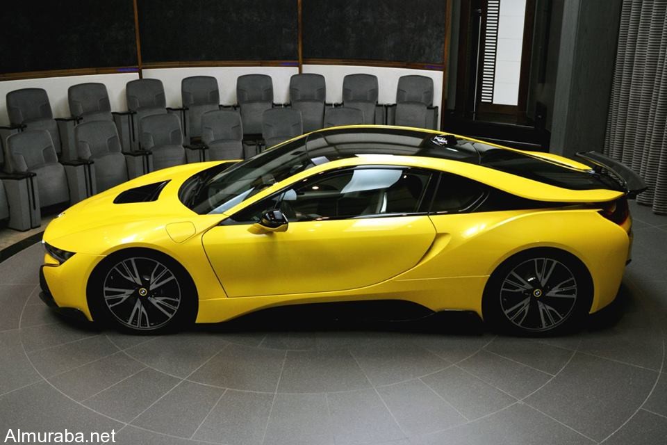 Yellow BMW i87