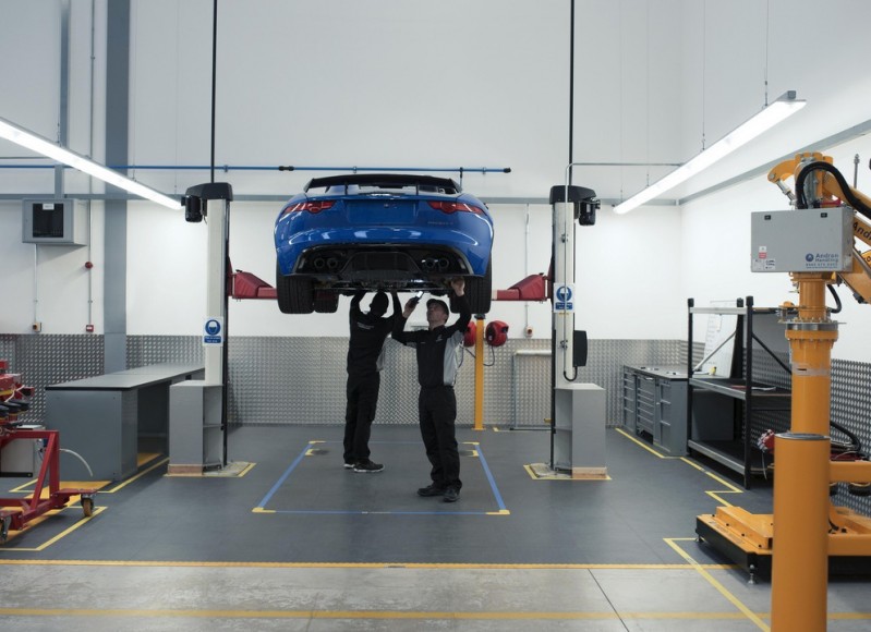 jaguar-land-rover-special-vehicle-operations-technical-center (16)