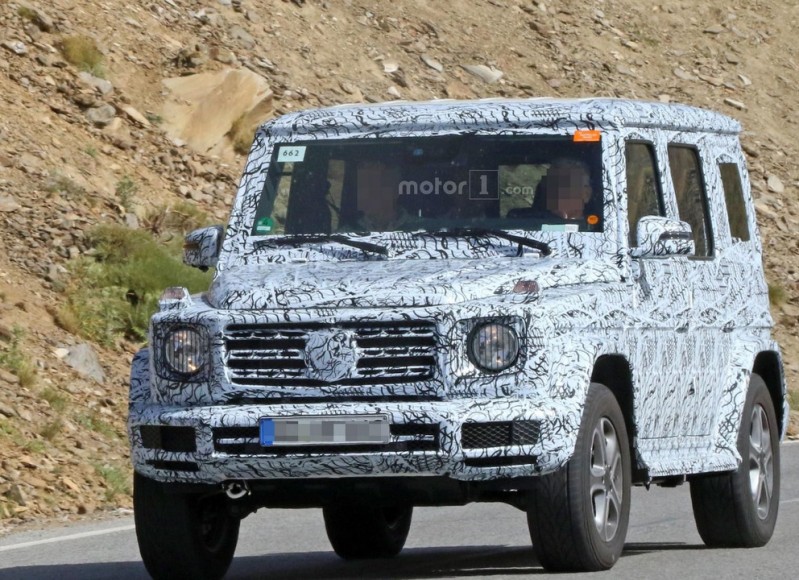 next-gen-mercedes-benz-g-class-spy-photo (2)