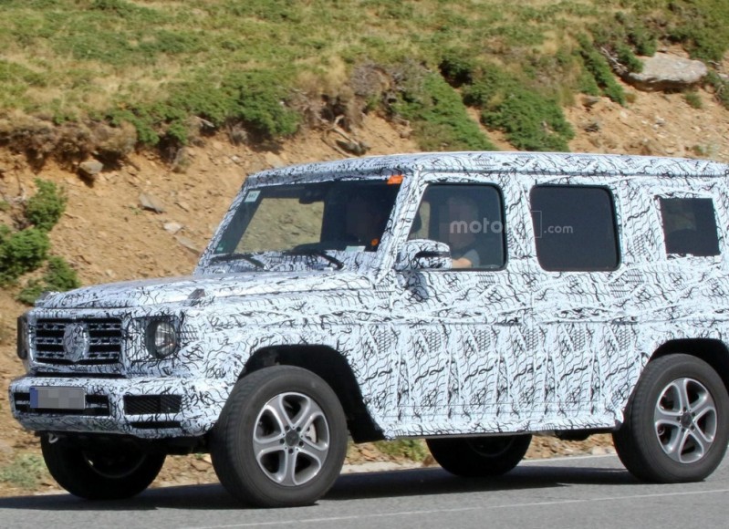 next-gen-mercedes-benz-g-class-spy-photo (3)