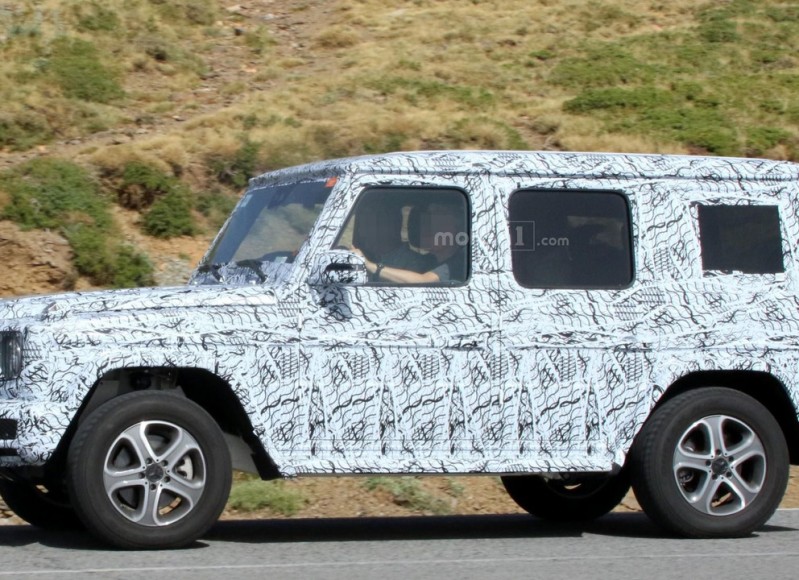 next-gen-mercedes-benz-g-class-spy-photo (4)