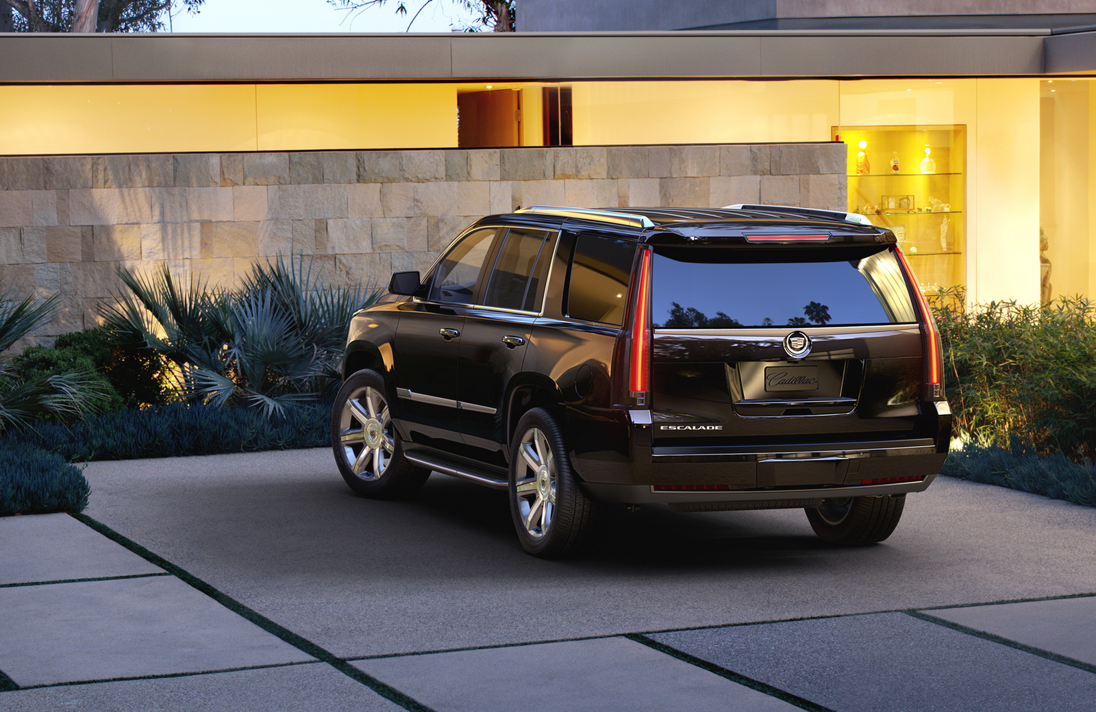 2015-Cadillac-Escalade-3