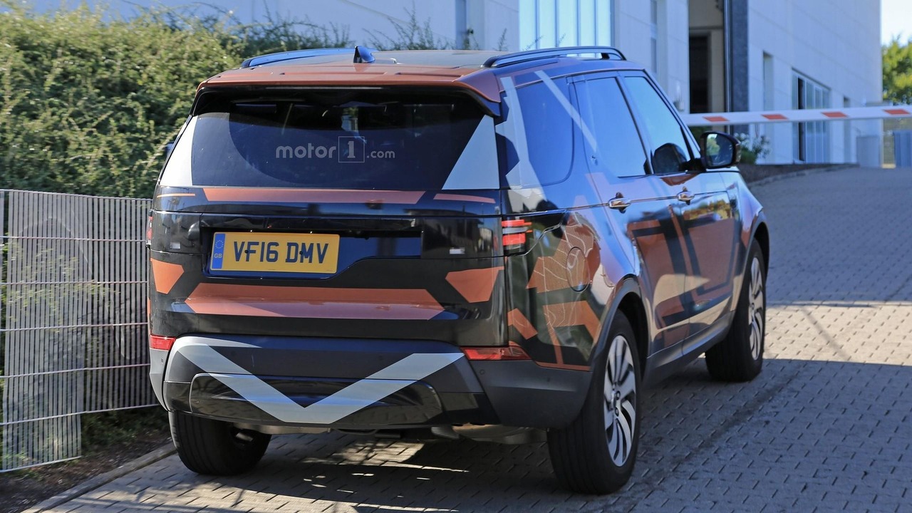 2017-land-rover-discovery-spy-photo (8)