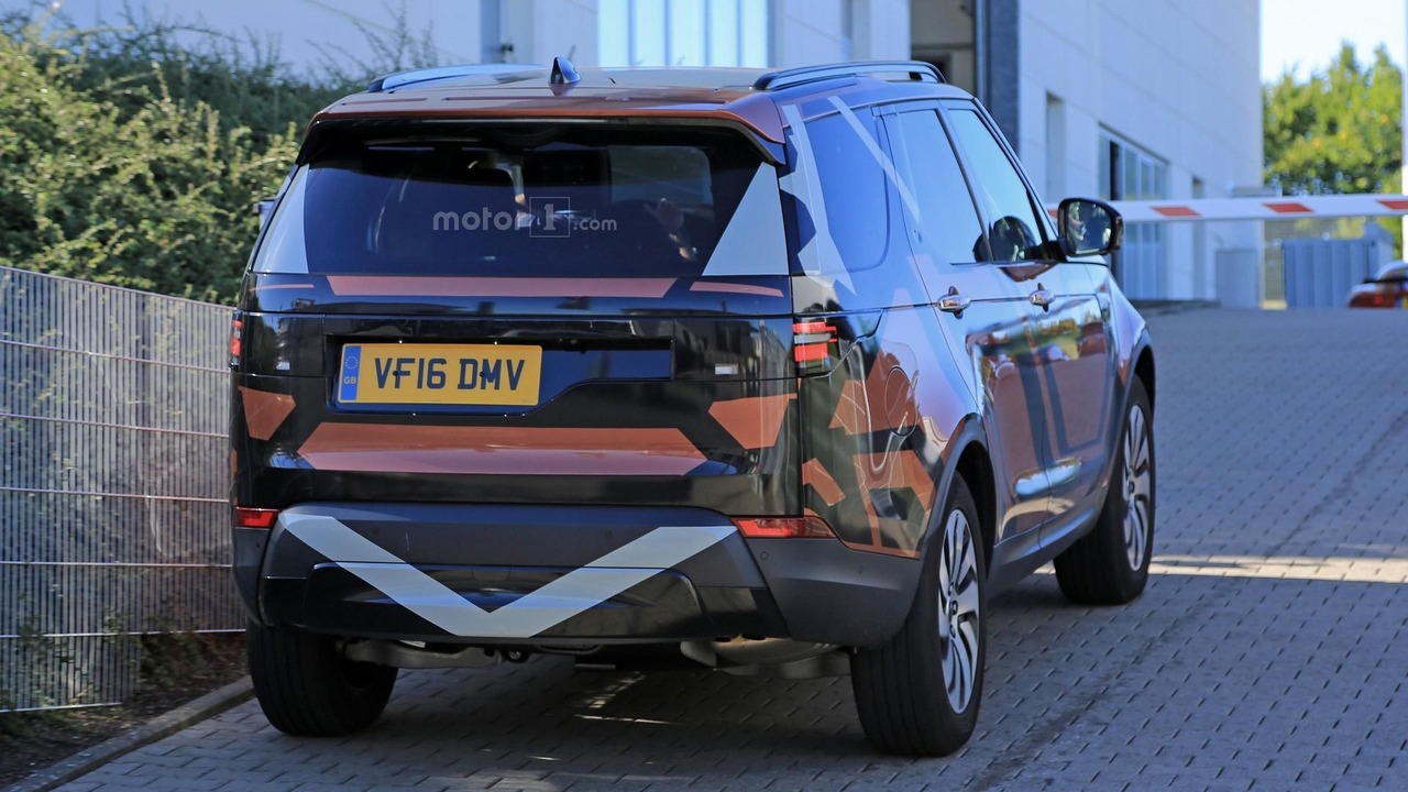 2017-land-rover-discovery-spy-photo (9)