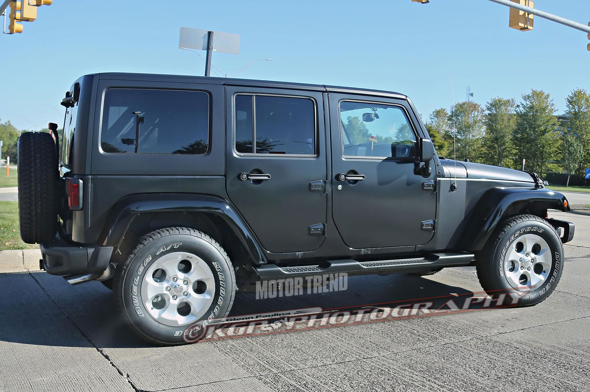 2018-Jeep-Wrangler-prototype-side-3