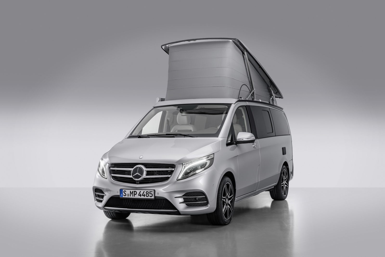 Marco Polo AMG Line, Exterieur, Frontschürze mit markanten Lufteinlässen, Rautengitter und Chromzierelemente, brillantsilber metallic ;Marco Polo AMG Line, exterior, front apron with its prominent air inlets, diamond-pattern mesh and chrome trim, brilliant silver metallic;