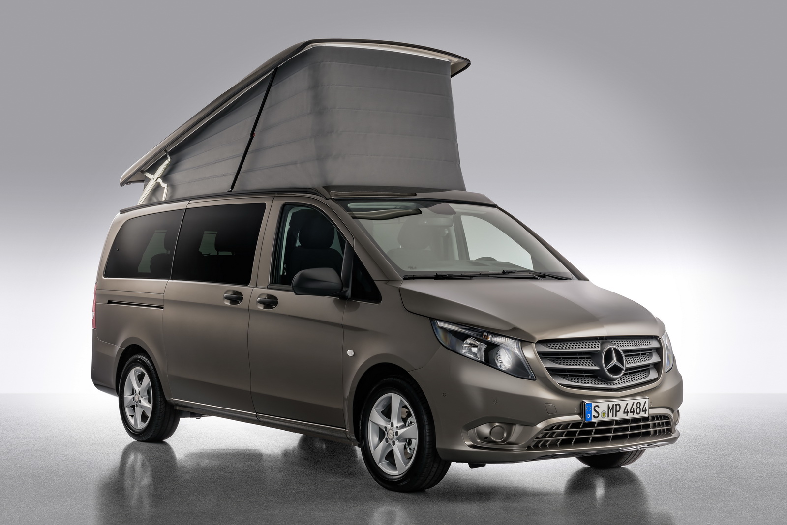 Mercedes-Benz Marco Polo ACTIVITY EDITION mit attraktiven Extras in Serie – Exterieur, indiumgrau metallic ;Mercedes-Benz Marco Polo ACTIVITY EDITION with attractive extras as standard – Exterior, indium grey metallic;