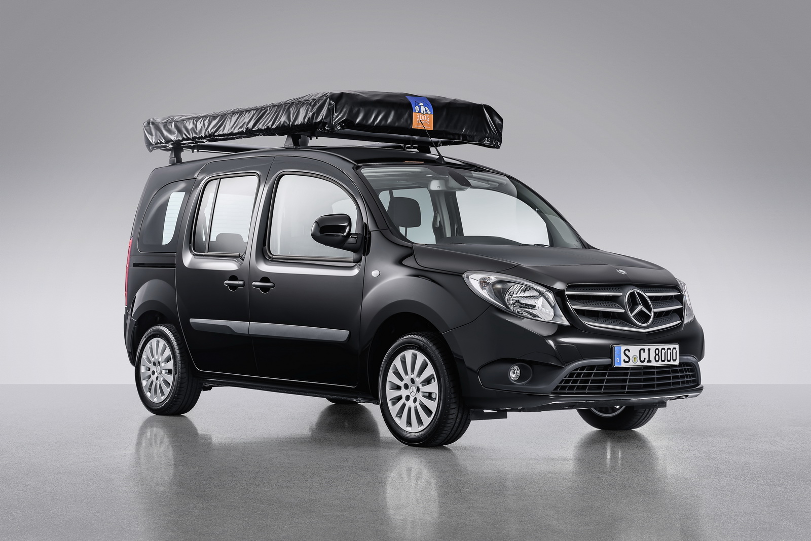 TopDog Dachzelt von 3DOG camping auf Mercedes-Benz Citan Basis– Exterieur, aufgestelltes Dachzelt ;TopDog rooftop tent from 3DOG camping on Mercedes-Benz Citan base – Exterior, pop-up roof;