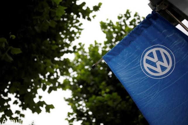 A Volkswagen's logo is seen at a dealership in Seoul, South Korea, August 2, 2016.  REUTERS/Kim Hong-Ji