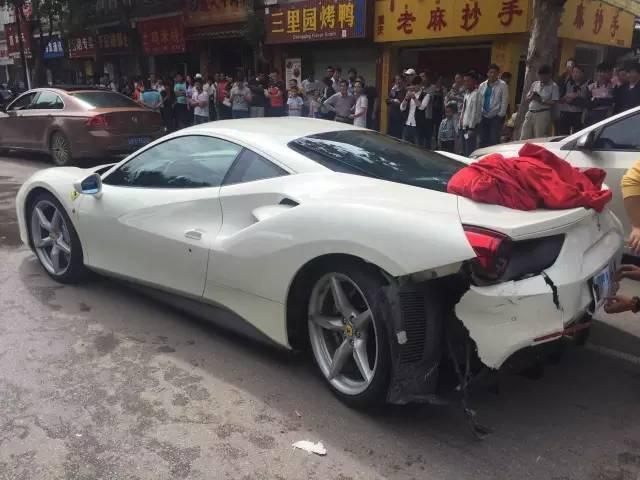 ferrari-488-gtb-crash-china-1