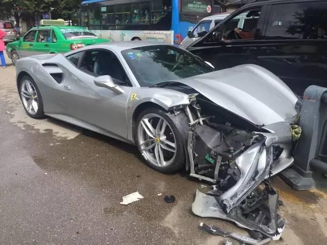 ferrari-488-gtb-crash-china-2