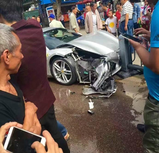 ferrari-488-gtb-crash-china-5