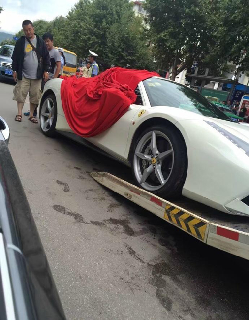 ferrari-488-gtb-crash-china-7