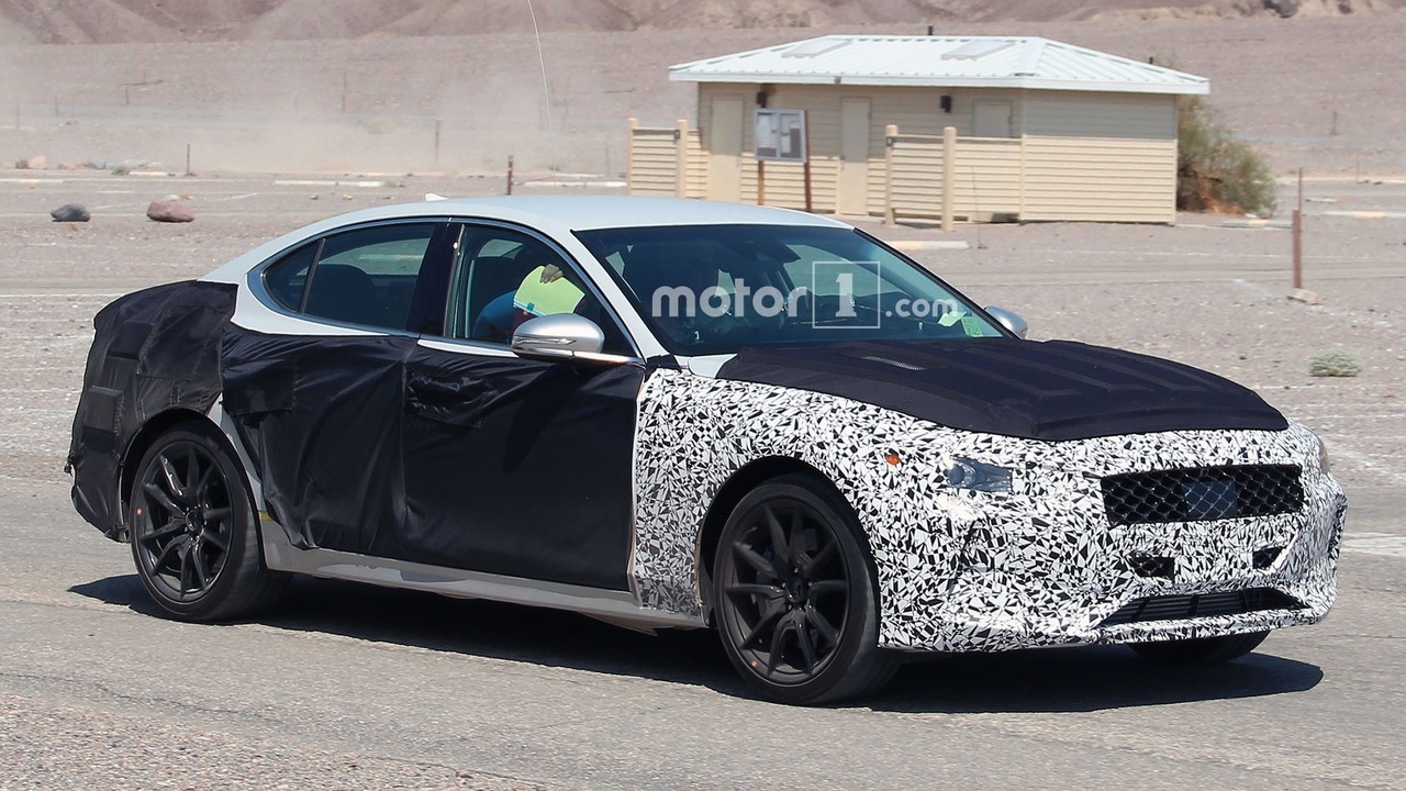 genesis-g70-spy-photos (2)