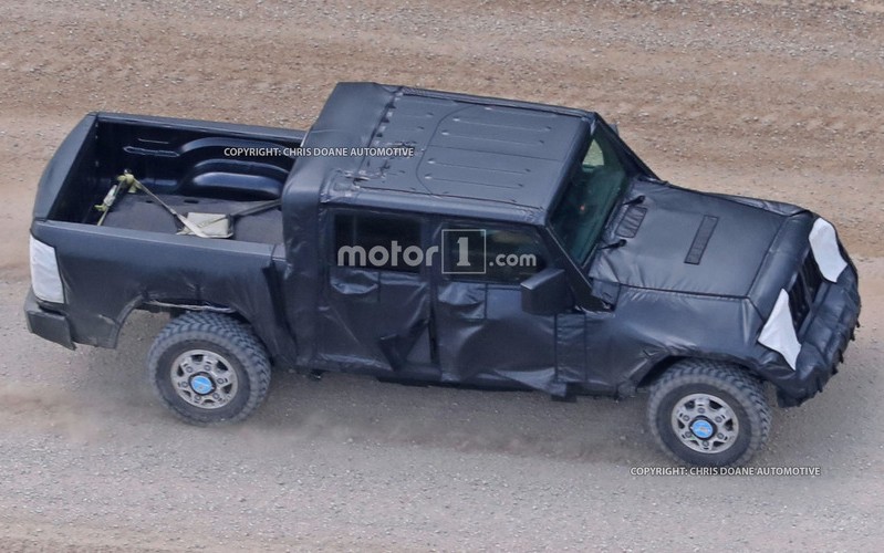 jeep-wrangler-pickup-truck-spy-photo