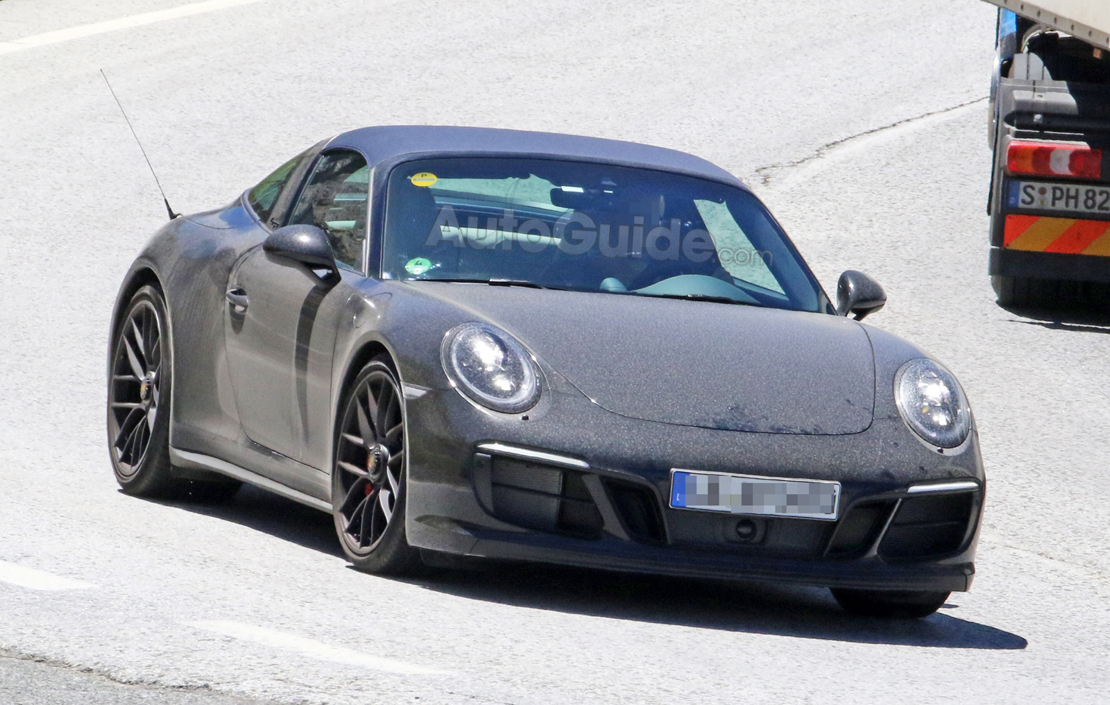 porsche-991-2-gts-targa-spy-photos-02