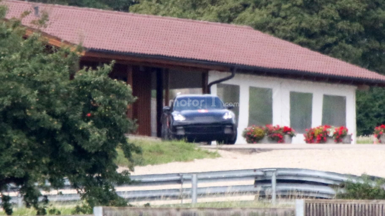 possible-porsche-cayenne-coupe-test-mule-spy-photo (7)