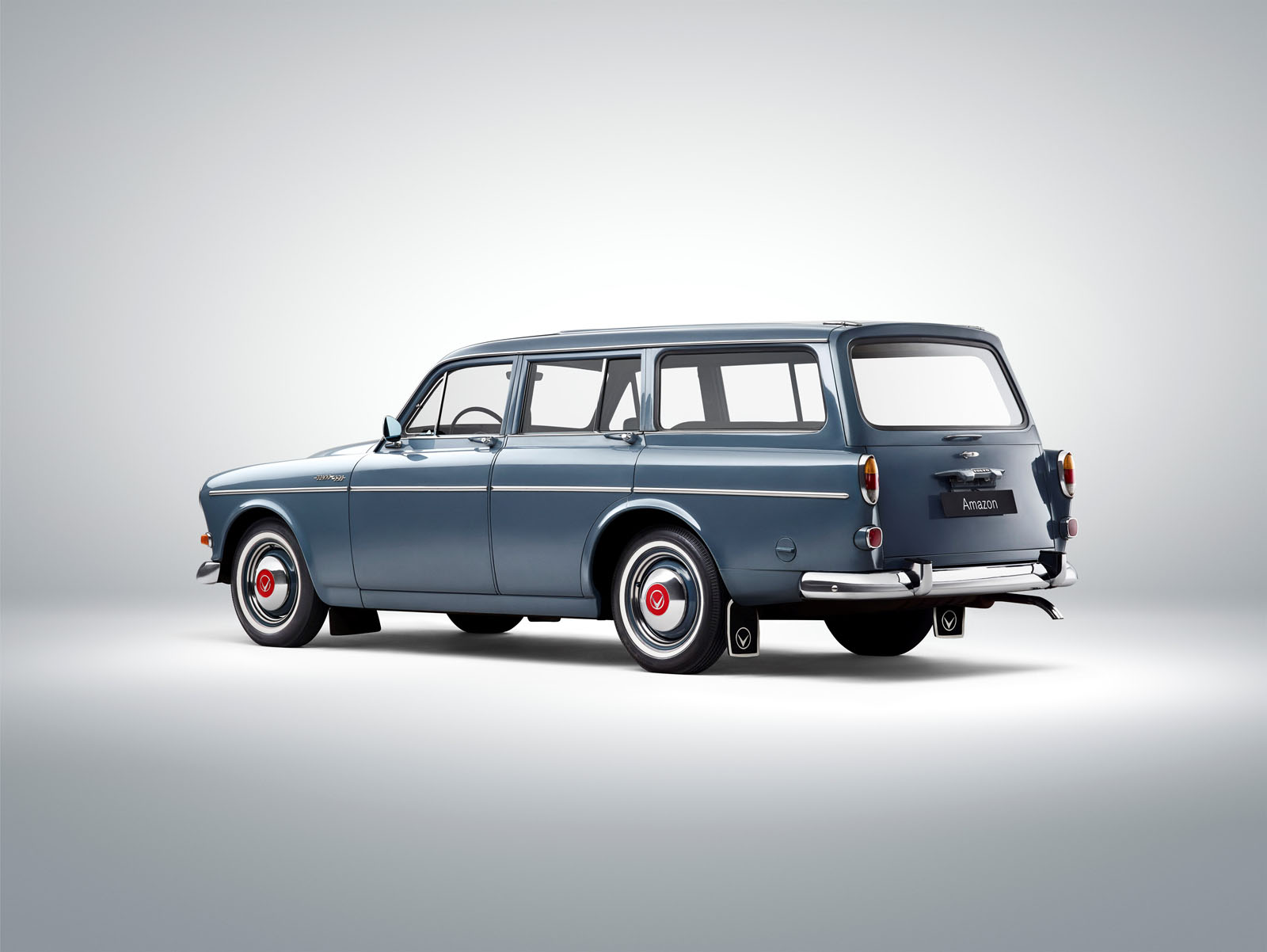 "فولفو" تحتفل بالذكرى الستين لموديل أمازون Volvo Amazon 10