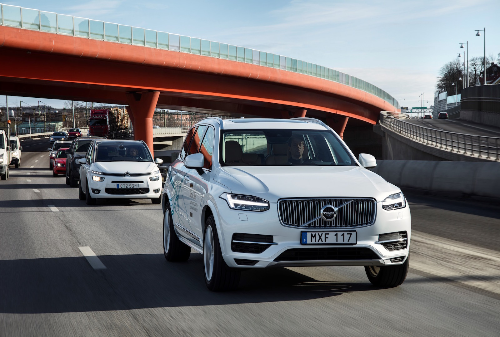 189560_volvo_xc90_drive_me_test_vehicle