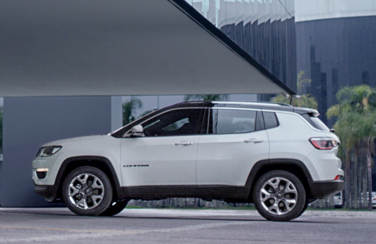 2017-jeep-compass-04