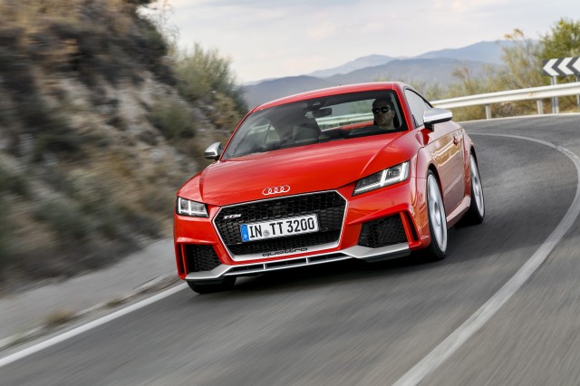 2017-audi-tt-rs_100565376_m