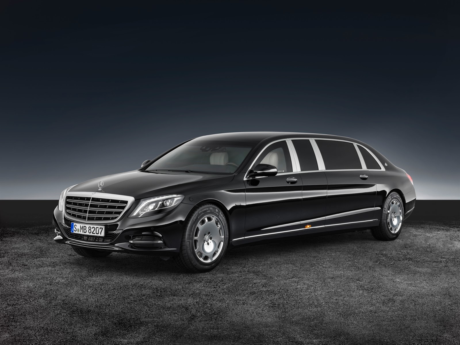 "مرسيدس" تصنع نسخة مدرعة من مايباخ S600 بولمان لحماية كبار الشخصيات Mercedes-Maybach 7