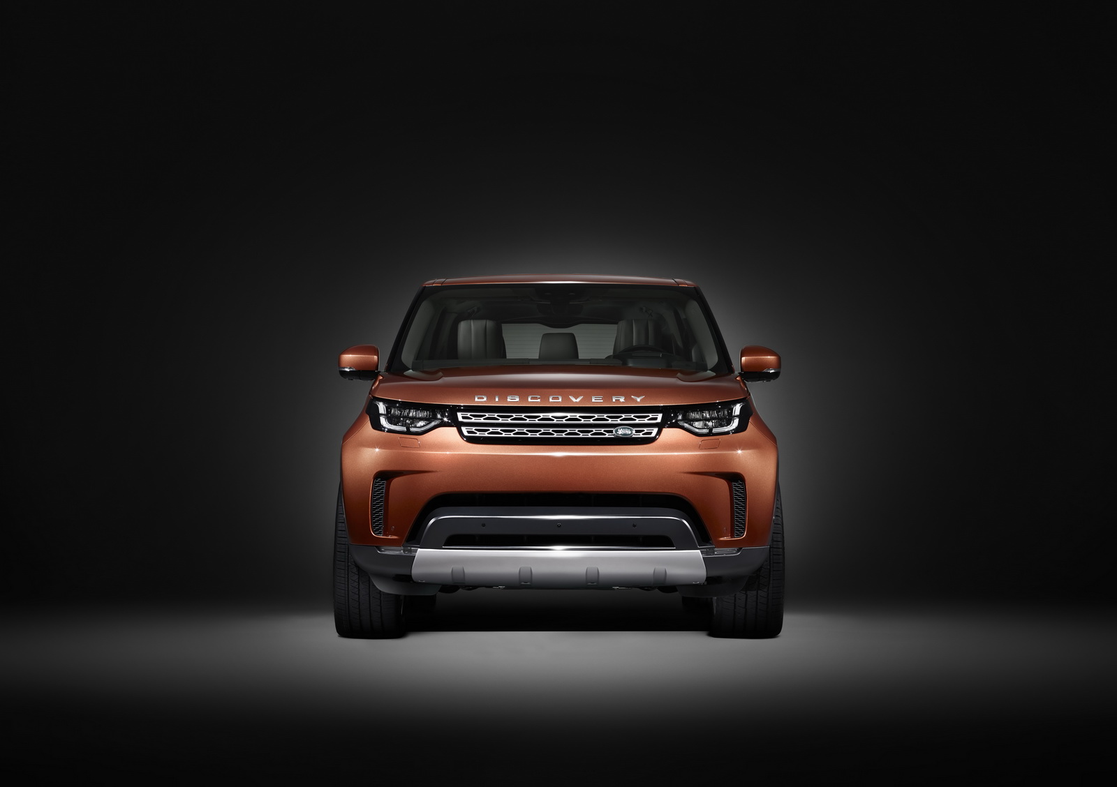 "صور تشويقية" لاند روفر تكشف عن وجه ديسكفري 2017 قبل تدشينها في باريس Land Rover Discovery 3