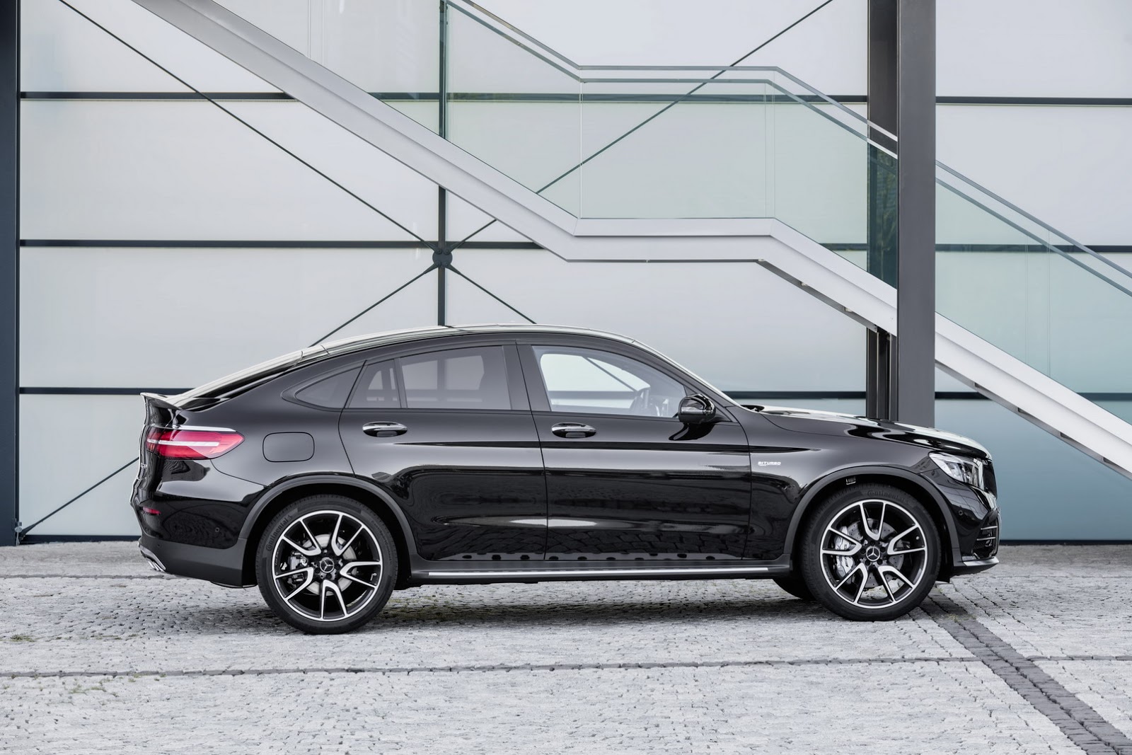 Mercedes_GLC_Coupe_43_AMG-15