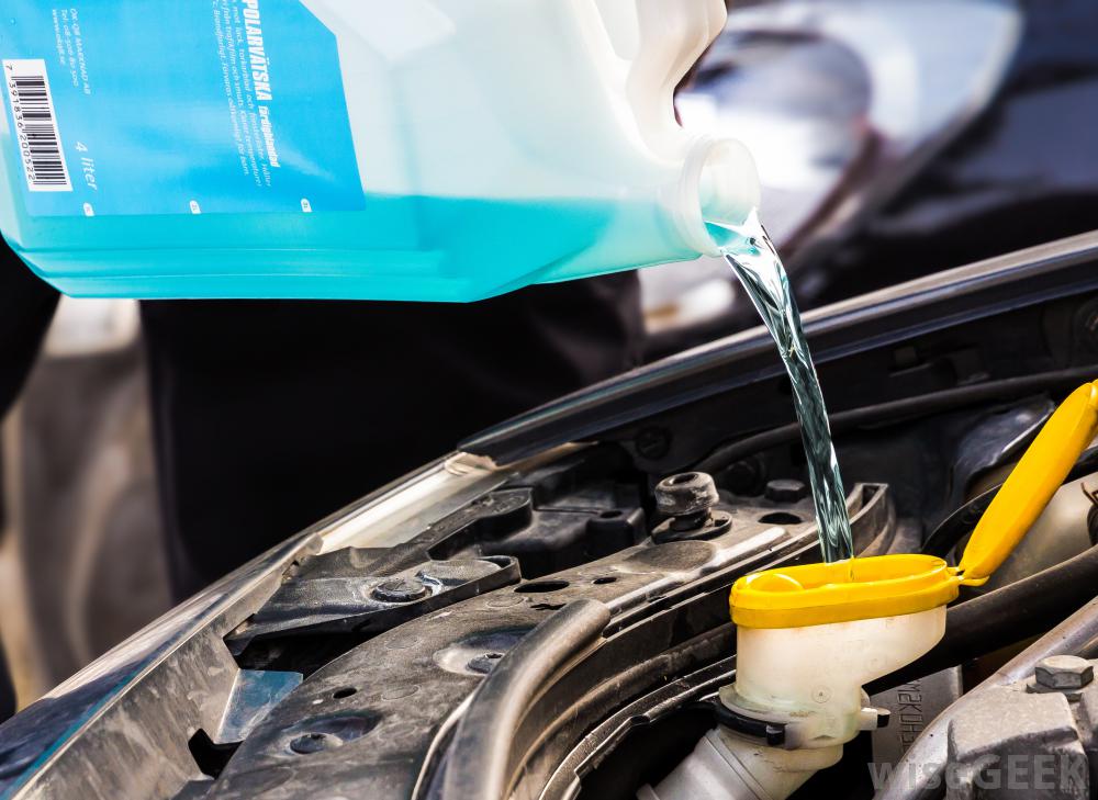 adding-antifreeze-to-a-car