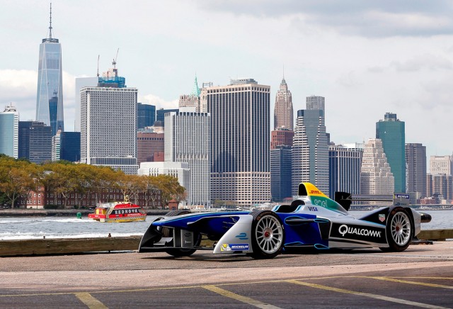 formula-e-car-in-new-york-city_100566060_m