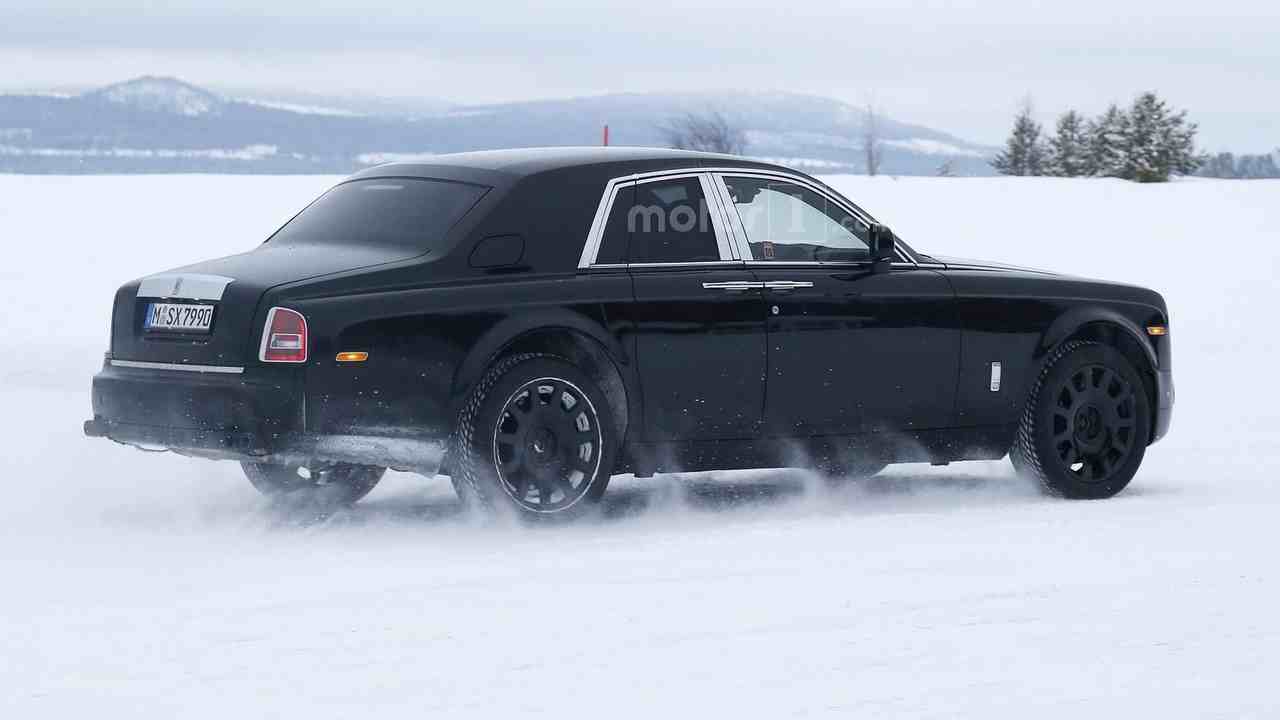 rolls-royce-cullinan-mule-spy-photo1 (16)