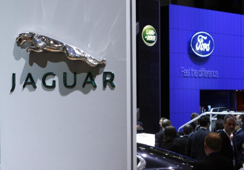 جاغوار لاند روفر وفورد تختبران سيارات متصلة ببعضها ببريطانيا Jaguar Land Rover & Ford