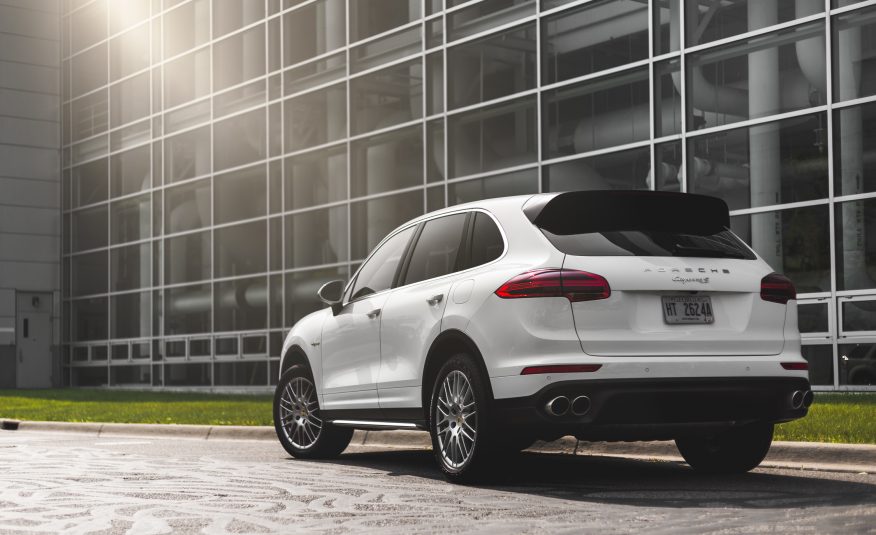 2015-porsche-cayenne-s-e-hybrid-109-876x535