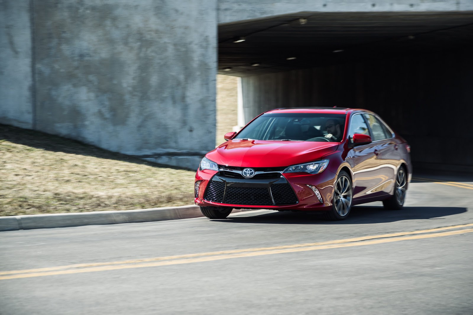 2015-toyota-camry-12