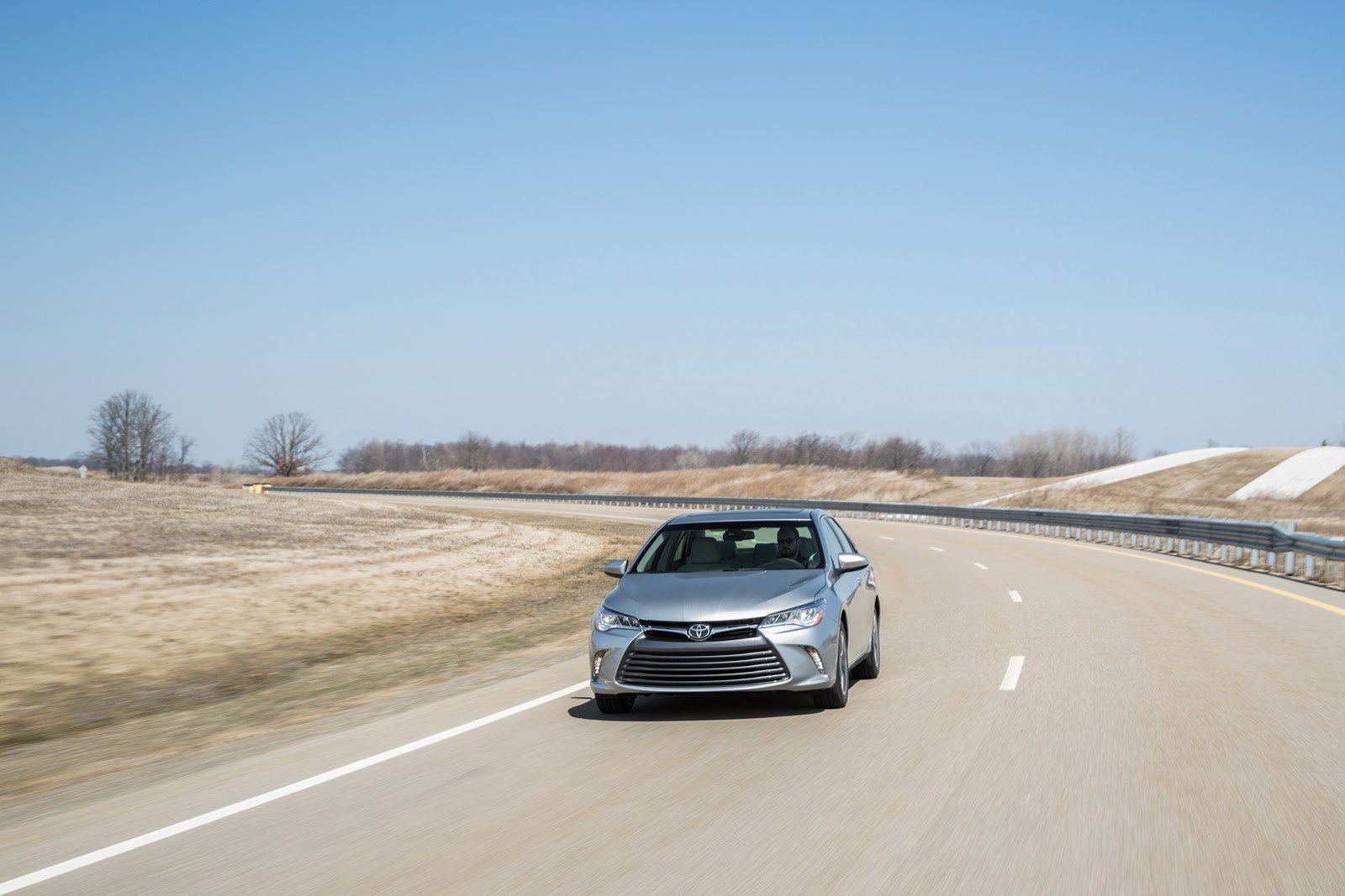 2015-toyota-camry-23